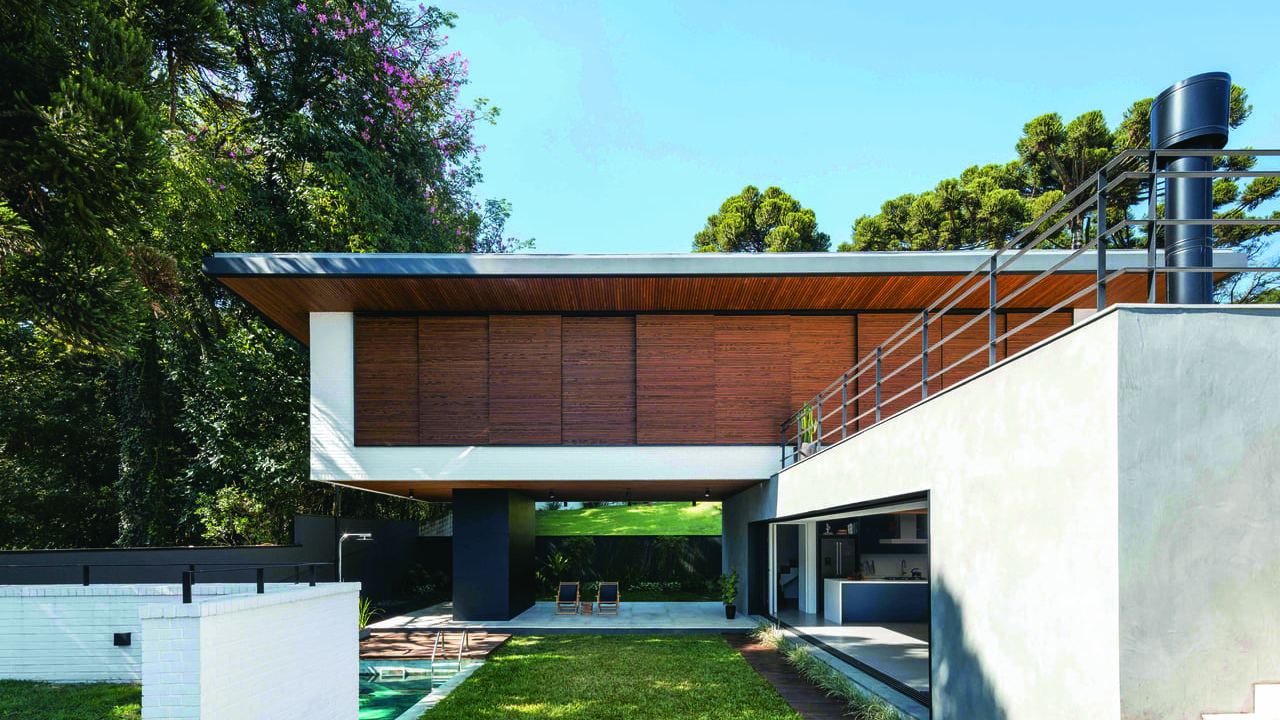 piscina-como-protagonista-5-projetos-de-arquitetura-apresentam-formas-de-integra-la-a-area-externa