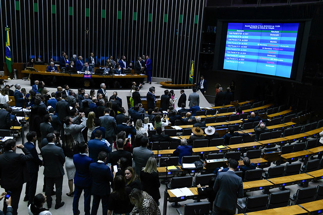 Congresso finaliza proposta para emendas parlamentares