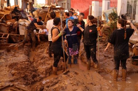 Depois de temporal, lojas são saqueadas na Espanha