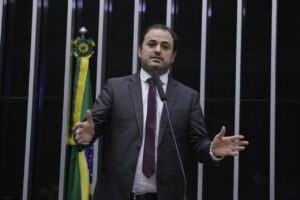 Glauber Braga, em discurso na tribuna da Câmara dos Deputados