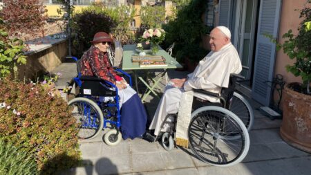 Papa Francisco visita ex-senadora italiana pró-aborto