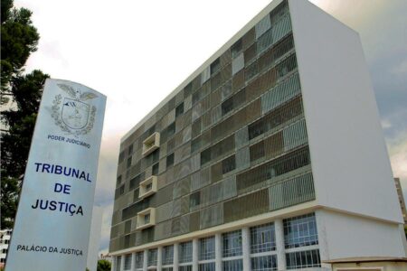 Perto de eleição, tribunal do PR libera R$ 27 mi em penduricalhos Perto de eleição, tribunal do PR libera R$ 27 mi em penduricalhos