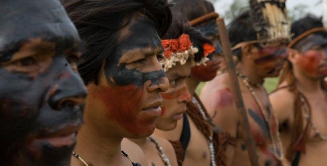 Indígenas Guarani; eles vivem no Brasil, Bolívia, Paraguai e Argentina