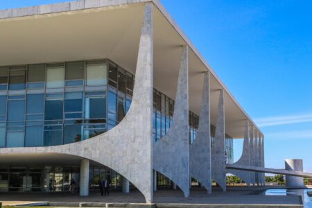Governo Lula prepara 'ofensiva digital' contra a direta, diz emissora