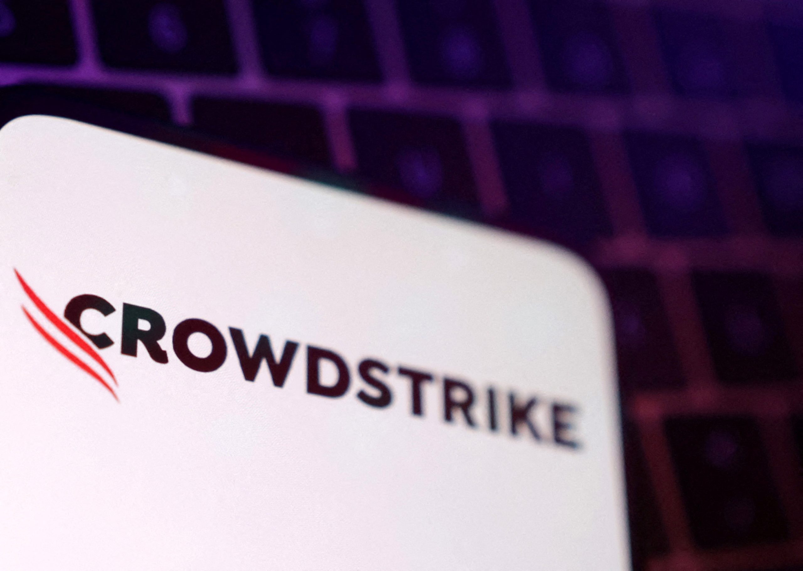 Em julho, milhões de computadores com Windows foram afetados por uma atualização defeituosa da CrowdStrike, o que resultou na temida 'tela azul da morte' | Foto: Dado Ruvic/Reuters