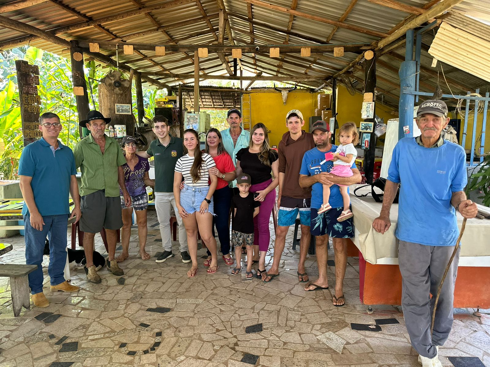 A família Bettim e o deputado estadual Lucas Polese (PL-ES) | Foto: Reprodução