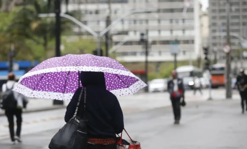 Tempo firme e chuva pontual vão marcar o Réveillon; veja a previsão do tempo