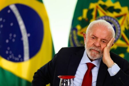 Depois de pressão social, Lula sanciona lei do BPC com dois vetos