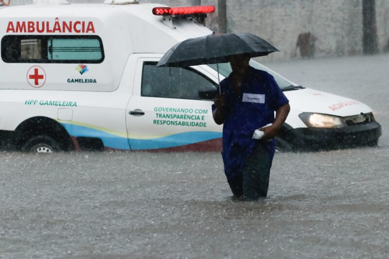 Sistema de baixa pressão traz tempestades ao Brasil