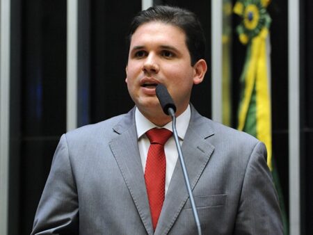 Reduto eleitoral de Hugo Motta acumula obras inacabadas