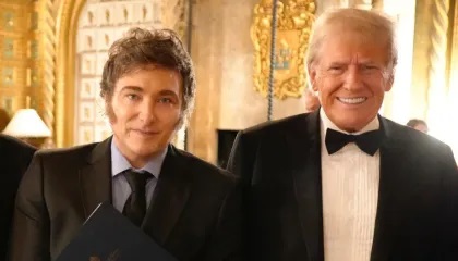 Javier Milei (esq.) e Donald Trump (dir.); Argentina