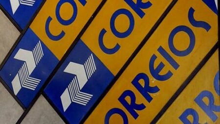 Correios enfrentam crise e têm rombo bilionário