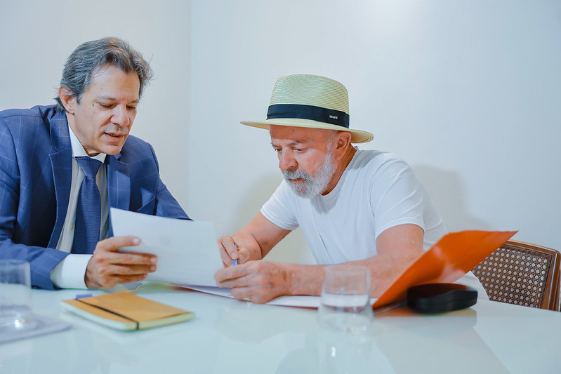 Presidente da República, Luiz Inácio Lula da Silva, durante reunião com o Ministro da Fazenda, Fernando Haddad, em São Paulo, em alusão à matéria sobre o déficit público em função dos juros