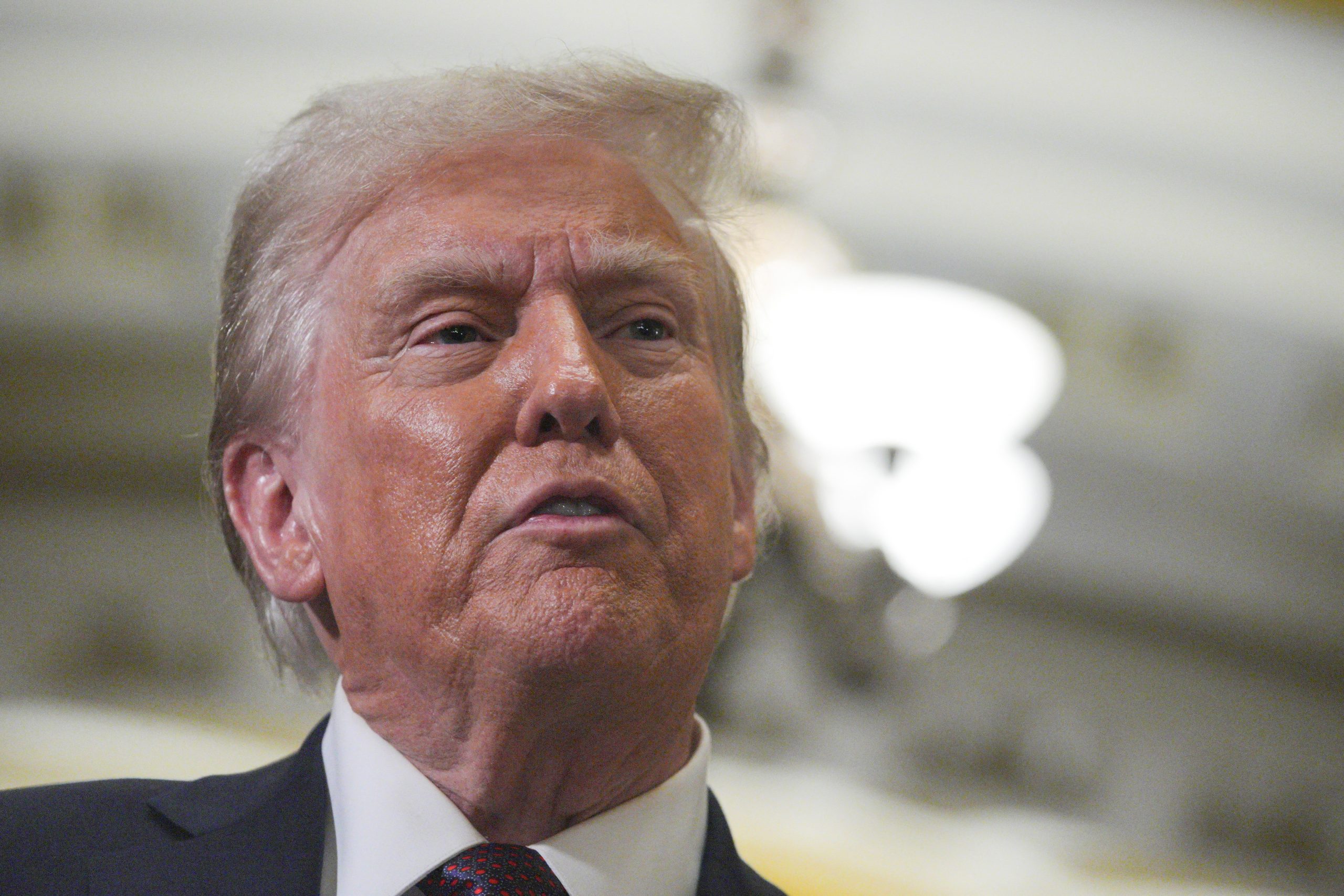 Trump discursa, depois de uma reunião com republicanos no Congresso, no edifício do Capitólio dos EUA, em Washington - 8/1/2025 | Foto: Jeenah Moon/Reuters