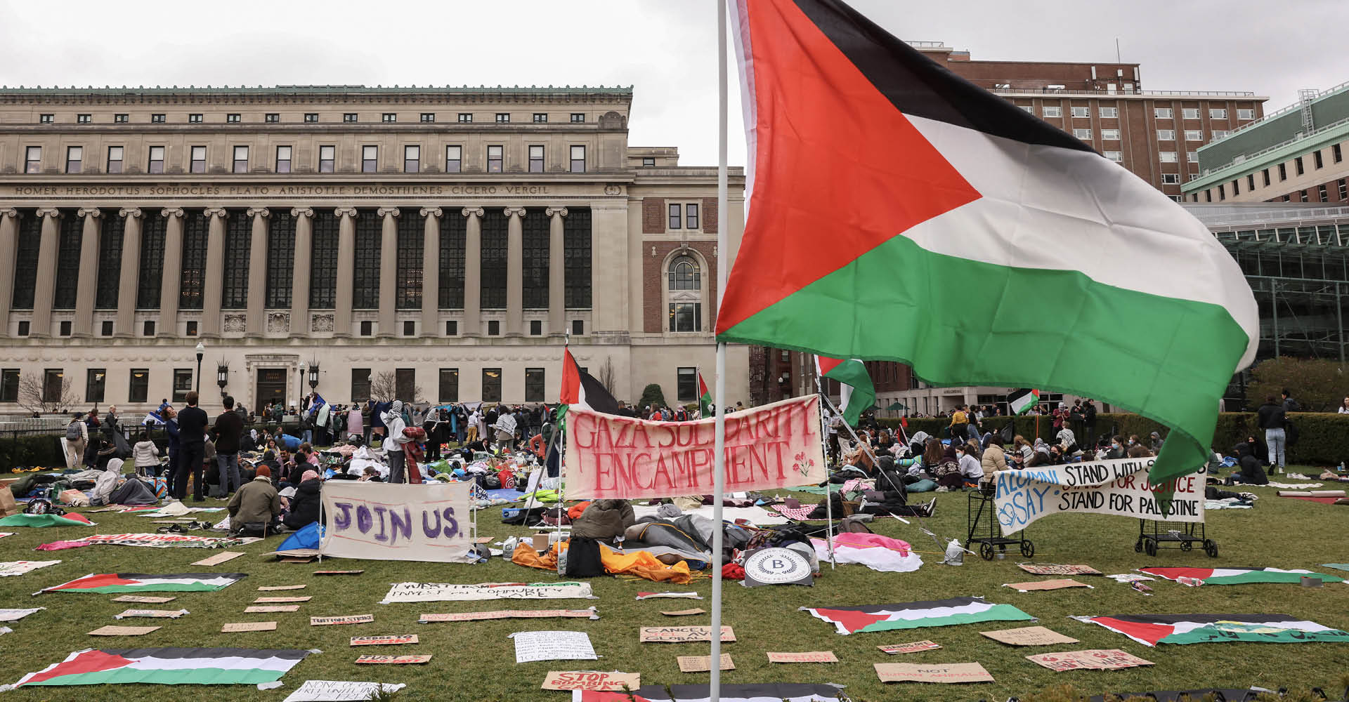 Manifestantes acampam no campus da Universidade de Columbia para protestar em prol dos palestinos