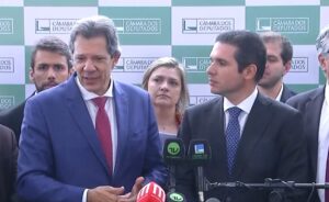 Haddad entrega a Motta lista de prioridades para a economia