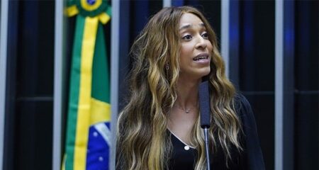 A deputada federal Erika Hilton (Psol) é autora da PEC que pretende excluir a escala 6x1 de trabalho