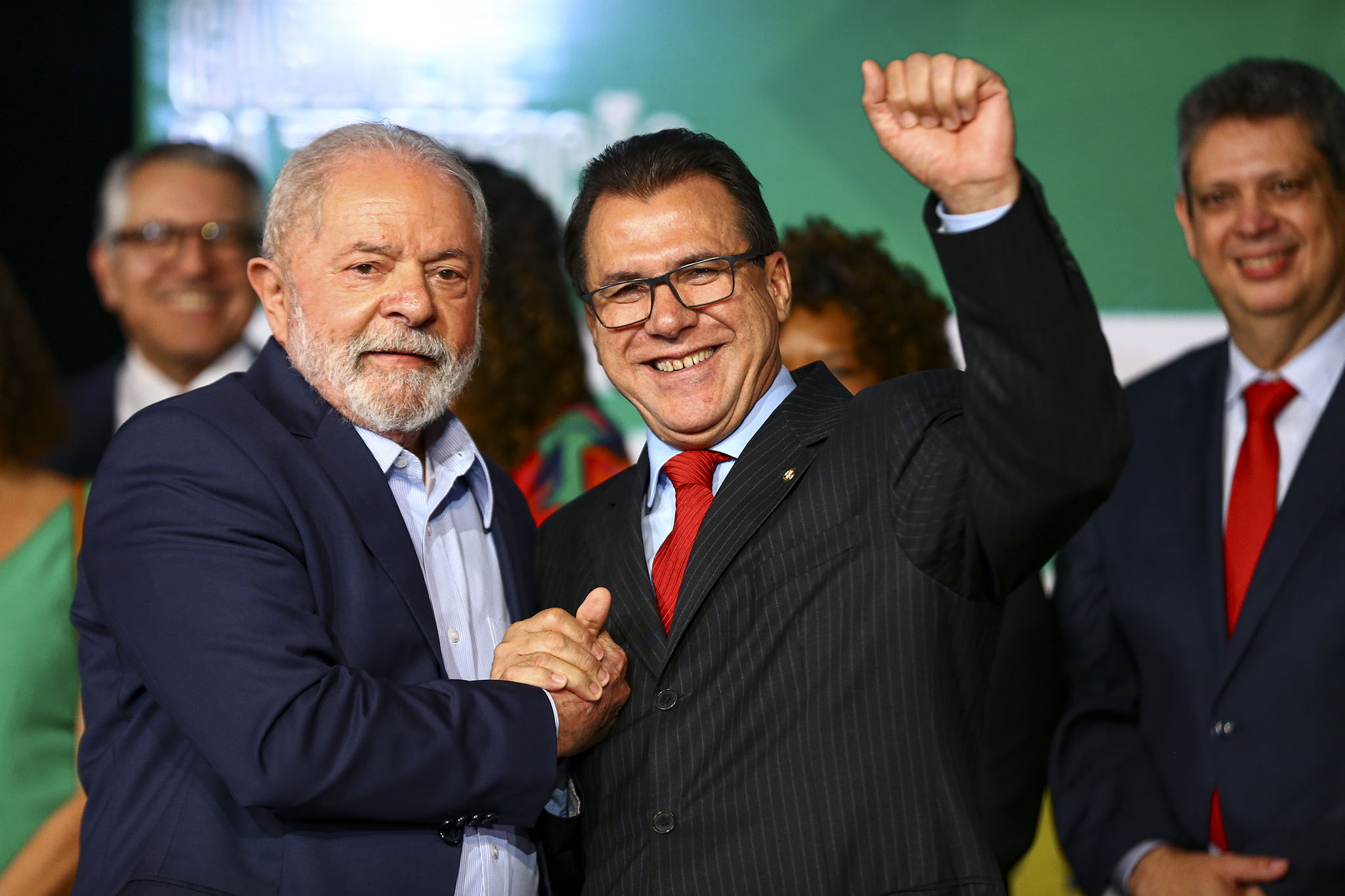 Lula com o ministro do Trabalho, Luiz Marinho, que planeja criar novo imposto sindical