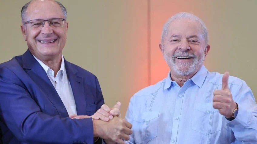 Geraldo Alckmin, 72 anos, e Lula, 79: presente de aparente amizade e passado de grandes confrontos verbais | Foto: Divulgação/PT