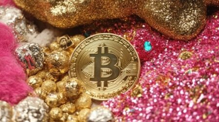 Ouro bate recorde de preço e dados de corretoras indicam que Bitcoin pode ser o próximo