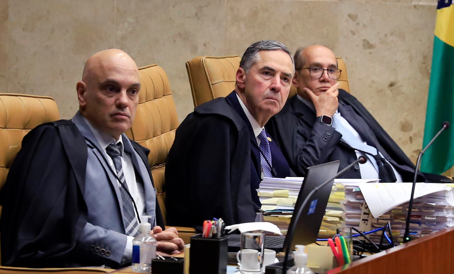 Os ministros Alexandre de Moraes, Luís Roberto Barroso e Gilmar Mendes, em sessão no Supremo Tribunal Federal / foro privilegiado