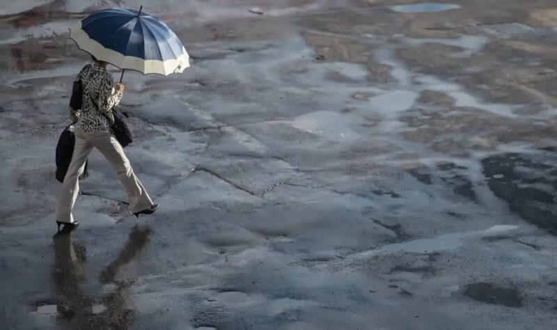 Último fim de semana do verão se encerra com calor, frente fria e chuvas intensas; entenda