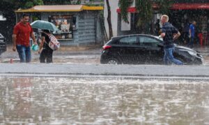 Semana começa com alerta de chuvas intensas; veja a previsão do tempo