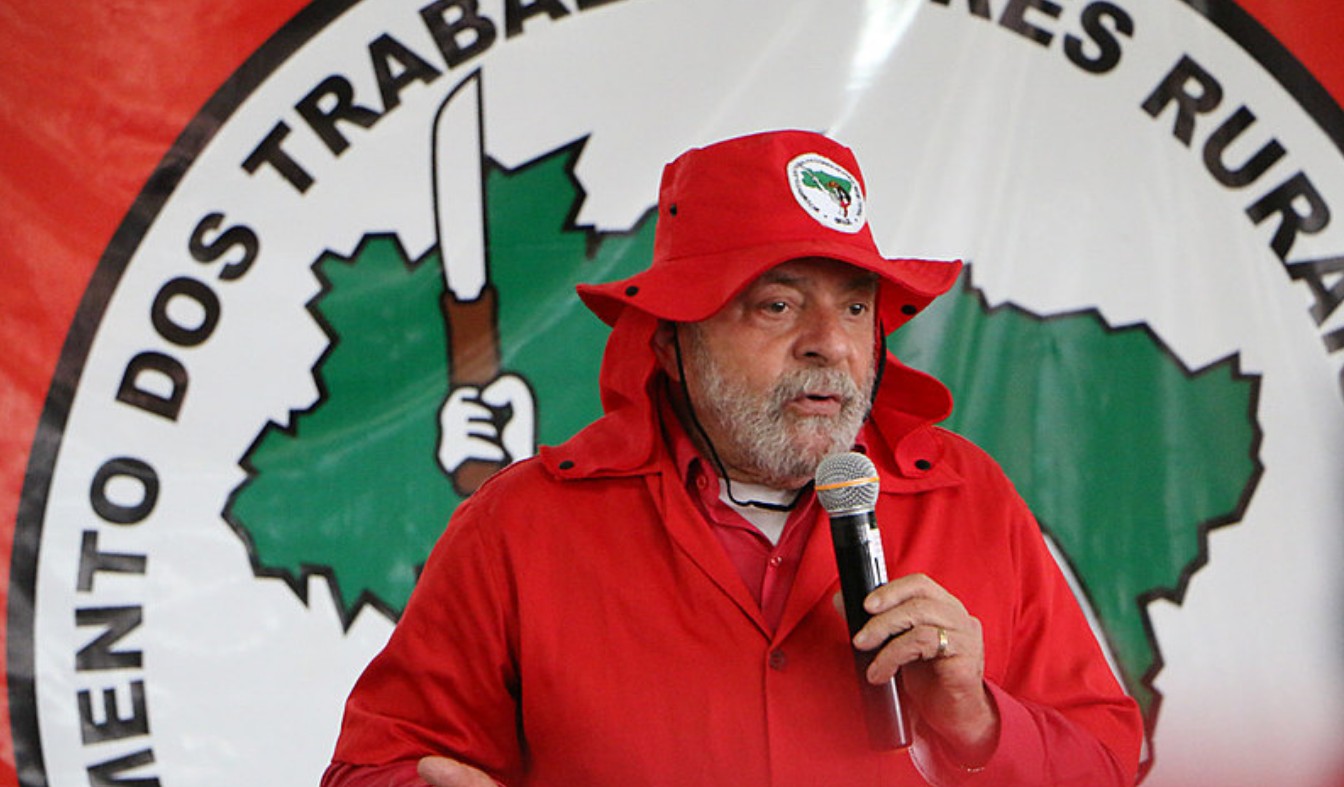 Lula recebe MST no Palácio do Planalto, e grupo critica ritmo de reforma agrária