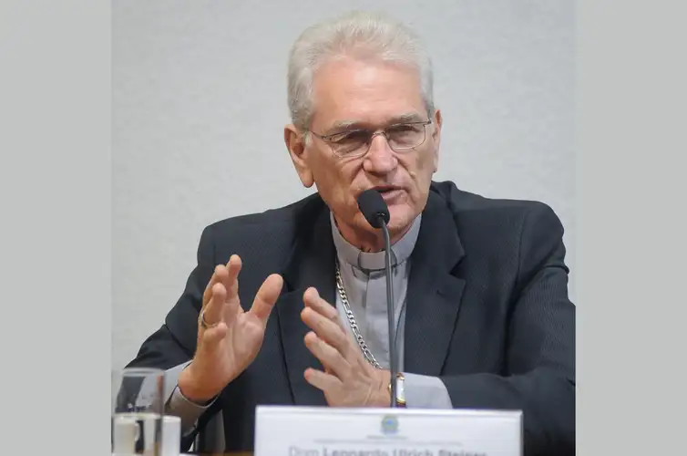 Brasília 21/04/2025 - Comissão de Direitos Humanos e Legislação Participativa (CDH) realiza audiência pública interativa destinada a debater a situação dos ministros de confissão religiosa idosos do Brasil.Em pronunciamento, secretário–geral da da Conferência Nacional dos Bispos do Brasil (CNBB), Dom Leonardo Ulrich Steiner. Foto: Pedro França/Agência Senado