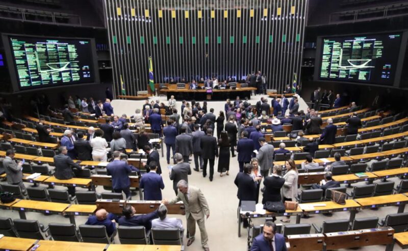 De 185 apoiadores da CPI do INSS, 81 são da base governista
