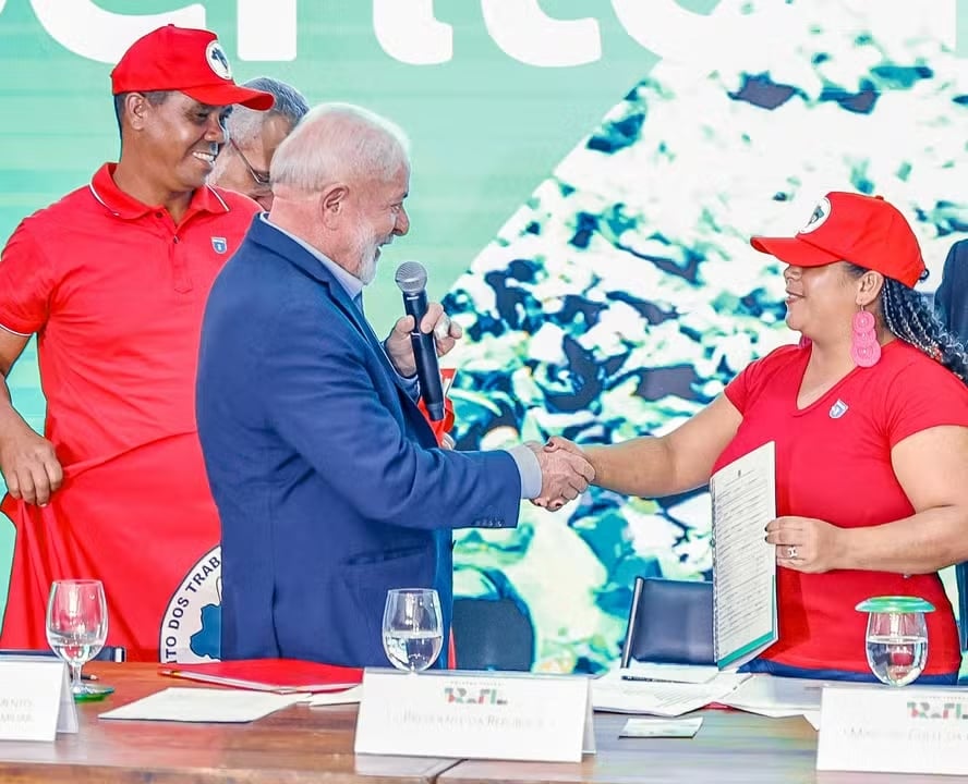 Os produtores rurais e o 'Abril Vermelho' do MST / Noticias No BR 14 Lula se encontra com MST na Granja do Torto