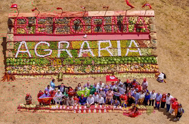 Os produtores rurais e o 'Abril Vermelho' do MST / Noticias No BR 6 Lula reforma agrária