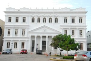 Supersalários de juízes superam políticas públicas em cidades