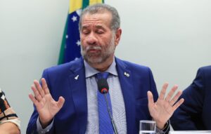 Relembre as polêmicas de Lupi nos governos do PT