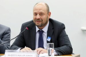 Presidente do INSS promete 'faxina técnica' e revisão de todos os benefícios
