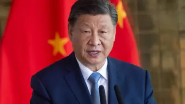 Com tarifas de Trump, moeda chinesa desaba ao menor nível desde 2007