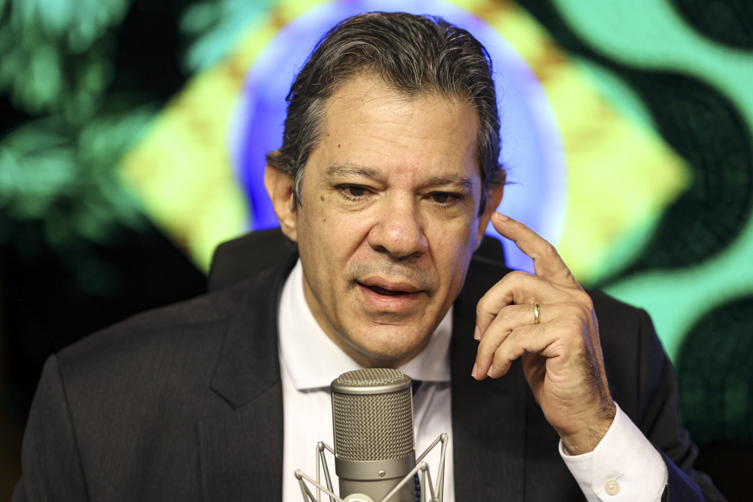 Haddad defende 'empréstimo do Lula': 'Tem gente com agiota' / Noticias No BR 2 Em entrevista à Empresa Brasil de Comunicação (EBC), o ministro Fernando Haddad destacou a importância de não alterar bruscamente a política monetária | Foto: Marcelo Camargo/Agência Brasil