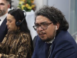 OEA ignora censura do STF à direita e condena peruca de Nikolas