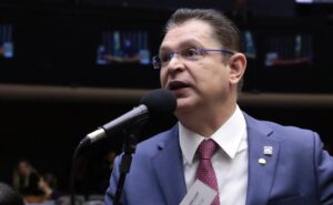 Em ofício, Sóstenes diz que não deve explicações a Flávio Dino
