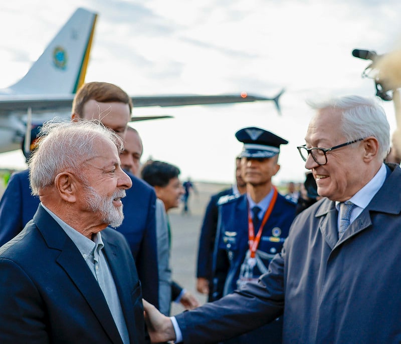 Lula vai à Rússia para participar de desfile que Putin usa como propaganda de seu regime / Noticias No BR 2 07.05.2025 - Chegada a Moscou Presidente da República, Luiz Inácio Lula da Silva, durante chegada a Moscou. Aeroporto Internacional de Moscou – Vnukovo. Aeroporto Internacional de Moscou – Vnukovo.