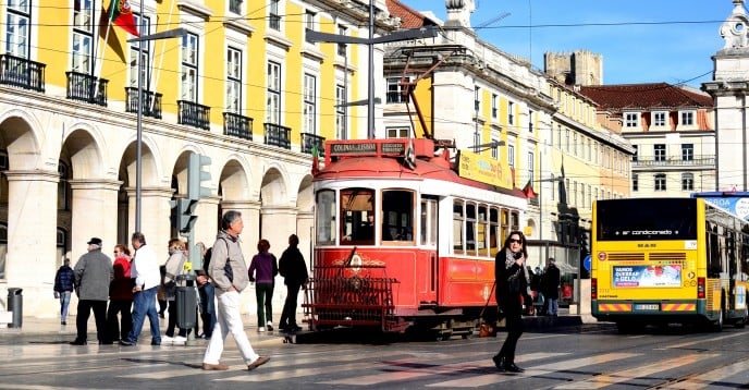 Portugal anuncia a expulsão de 18 mil imigrantes irregulares / Noticias No BR 2 Portugal visto imigrantes Lingua Portuguesa