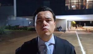 Advogado denuncia clima hostil no STF para defesa em caso do golpe