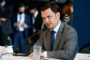 Anderson Torres queria prender líderes e desmobilizar acampamento, diz secretária no STF