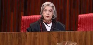 Cármen Lúcia exige resposta do governo contra racismo sofrido por ministra do TSE