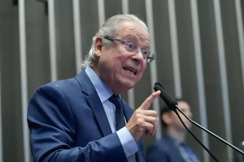 Dirceu apoia Edinho Silva, critica BC e fala em revolução social