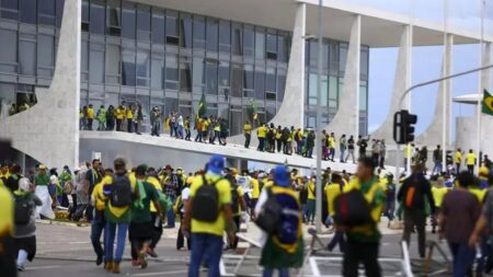 Editorial condena a violação do direito à liberdade de expressão dos presos do 8 de janeiro
