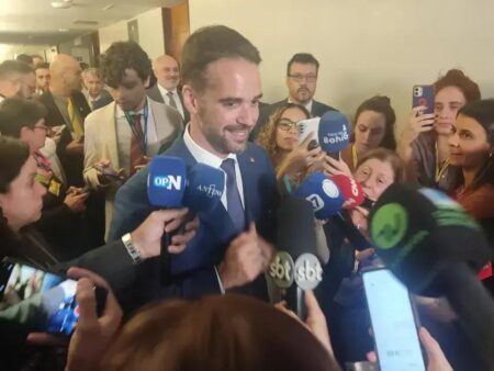 Eduardo Leite confirma pré-candidatura à presidência pelo PSD