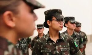 Exército se adapta para receber mulheres em alistamento