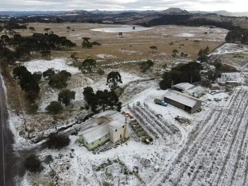 Frente fria avança pelo Brasil com previsão de neve e tempestades
