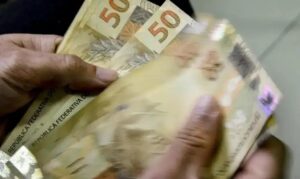 Gastos com impostos no Brasil atingem R$ 1,6 trilhão em 2025